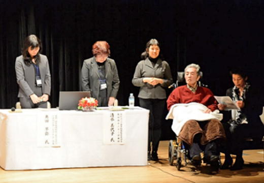 つなぐ手と手（だれもが安心して暮せるやさしいまちづくり）