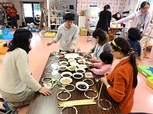 豆を使ってリースを作成